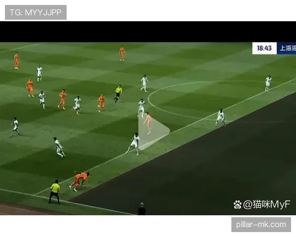 裁判判罚引争议，赛场执法成比赛走向关键焦点