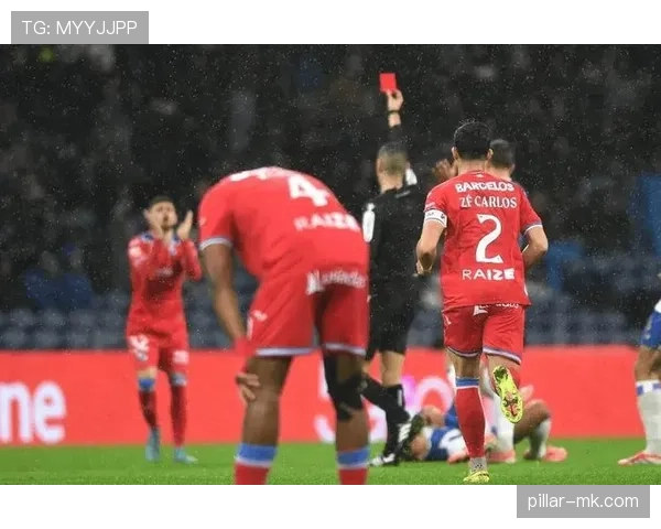 波尔图青训新星闪耀赛场,引发足坛广泛关注 波尔图青训新星闪耀赛场,引发足坛广泛关注