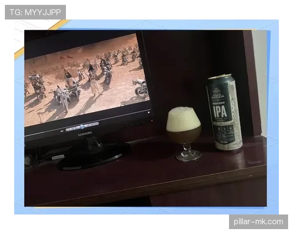 练俊杰家的冰箱里塞满了蛋白粉，邻居以为他开健身房